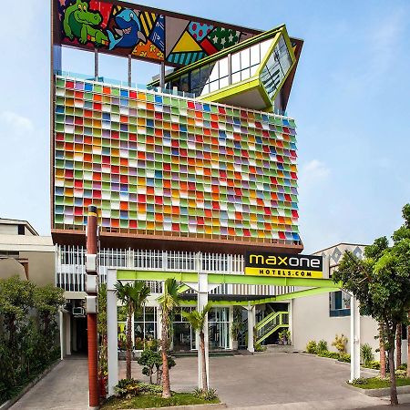 MaxOneHotels.com at Tidar Surabaya Eksteriør billede