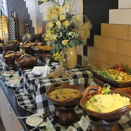 MaxOneHotels.com at Tidar Surabaya Eksteriør billede