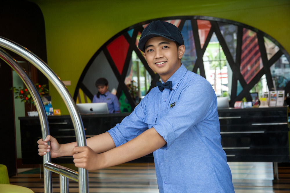 MaxOneHotels.com at Tidar Surabaya Eksteriør billede