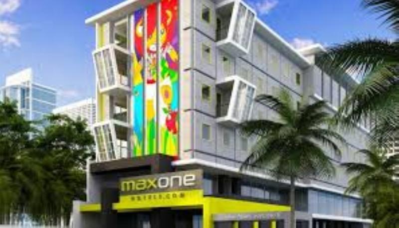 MaxOneHotels.com at Tidar Surabaya Eksteriør billede