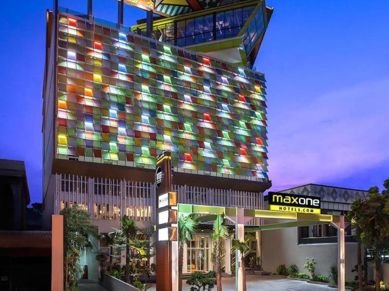 MaxOneHotels.com at Tidar Surabaya Eksteriør billede