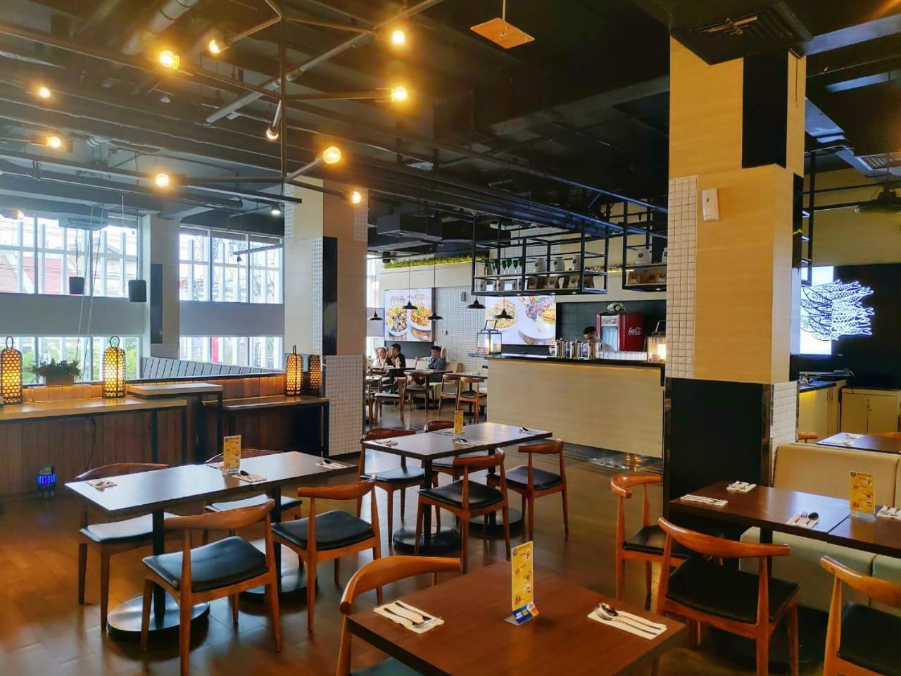 MaxOneHotels.com at Tidar Surabaya Eksteriør billede